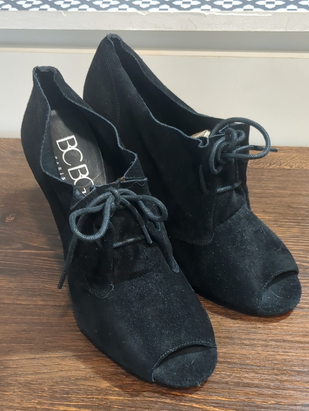 BCBG Black Suede Peep-Toe Lace-Up Heeled Booties Size 8.5 Shooties